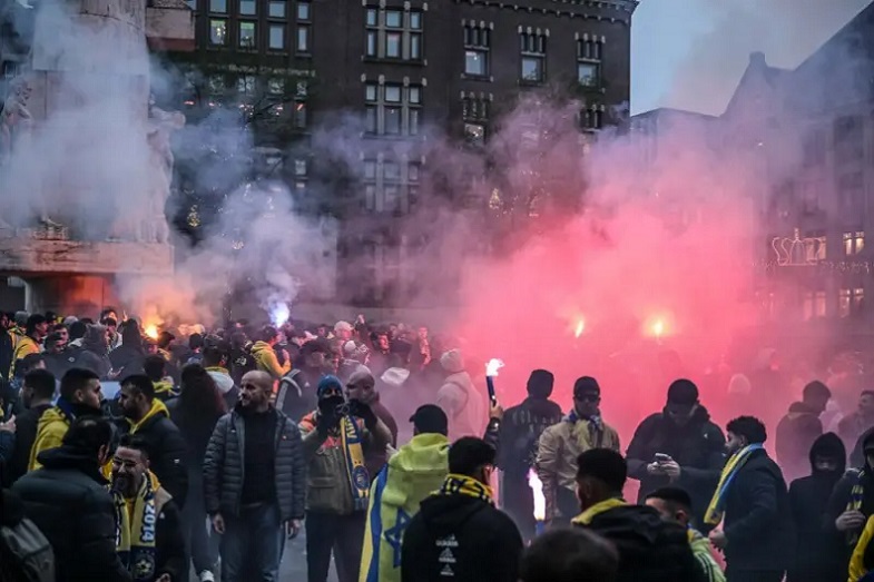 Clashes between football fans in Amsterdam